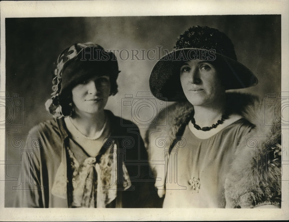 1925 Press Photo Mrs Florence Rushner &amp; Ethel Pruittt Ran Millnery Shop - Historic Images