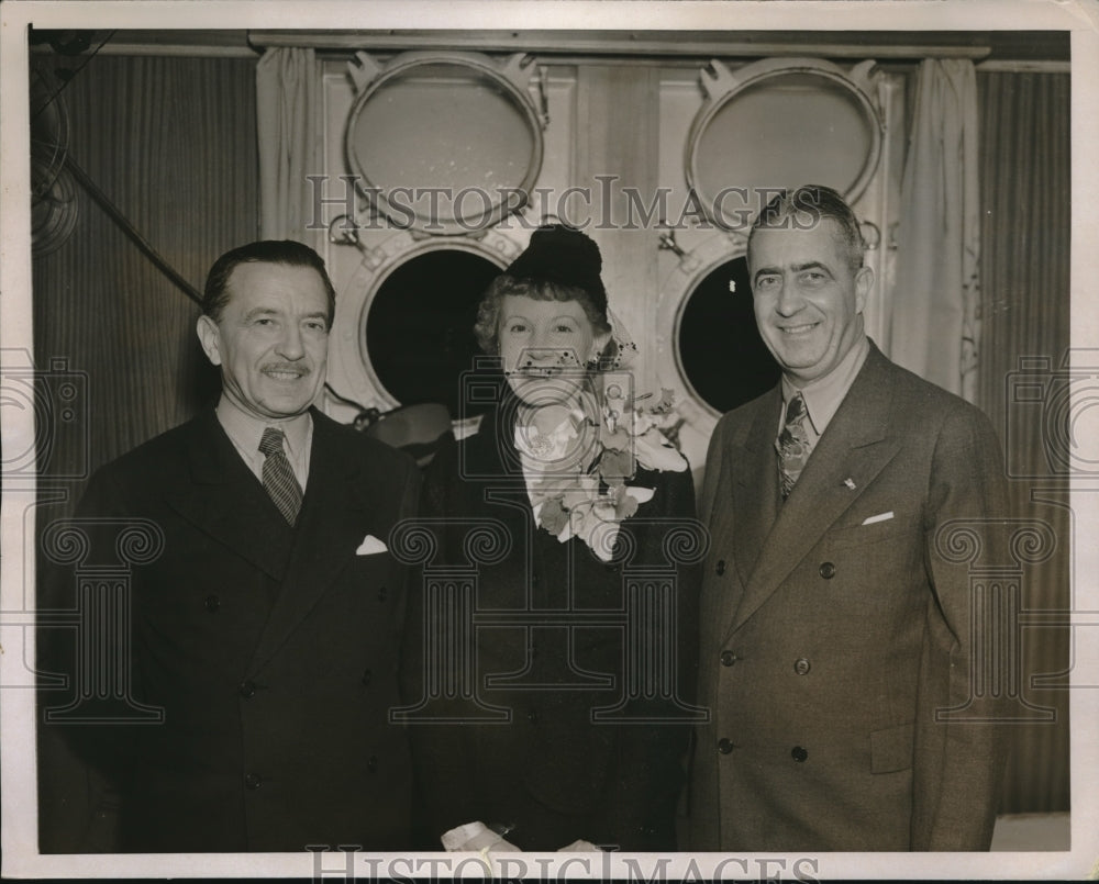 1937 Press Photo Count Ferry De Fontnoueville Captain and Mme. Maurice Roux Sail - Historic Images