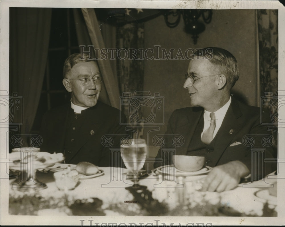 1934 Press Photo Bishop HC LeBlond Attends Dinner Event With Edwin Baxter - Historic Images