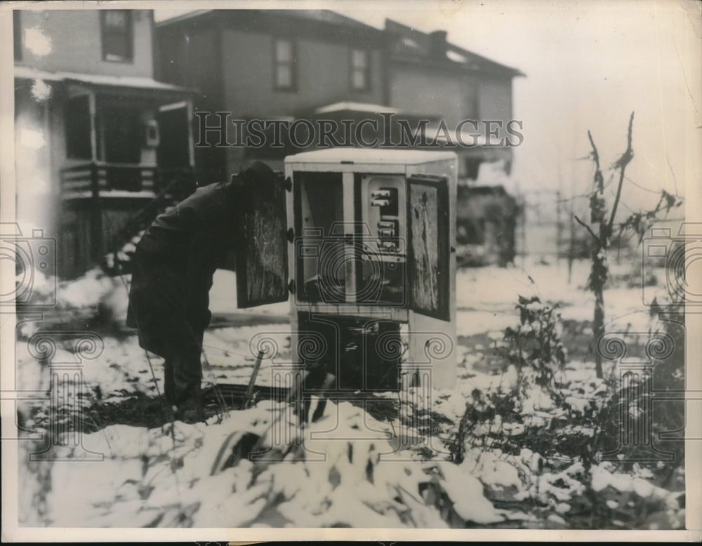 1936 Press Photo Refrigerator Left In Street On Wheeling Island Wheeling WV - Historic Images