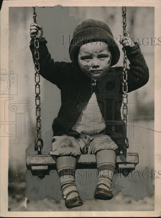 1924 Press Photo Georgie Wall Got Finger Stuck in Fire Hydrant - Historic Images
