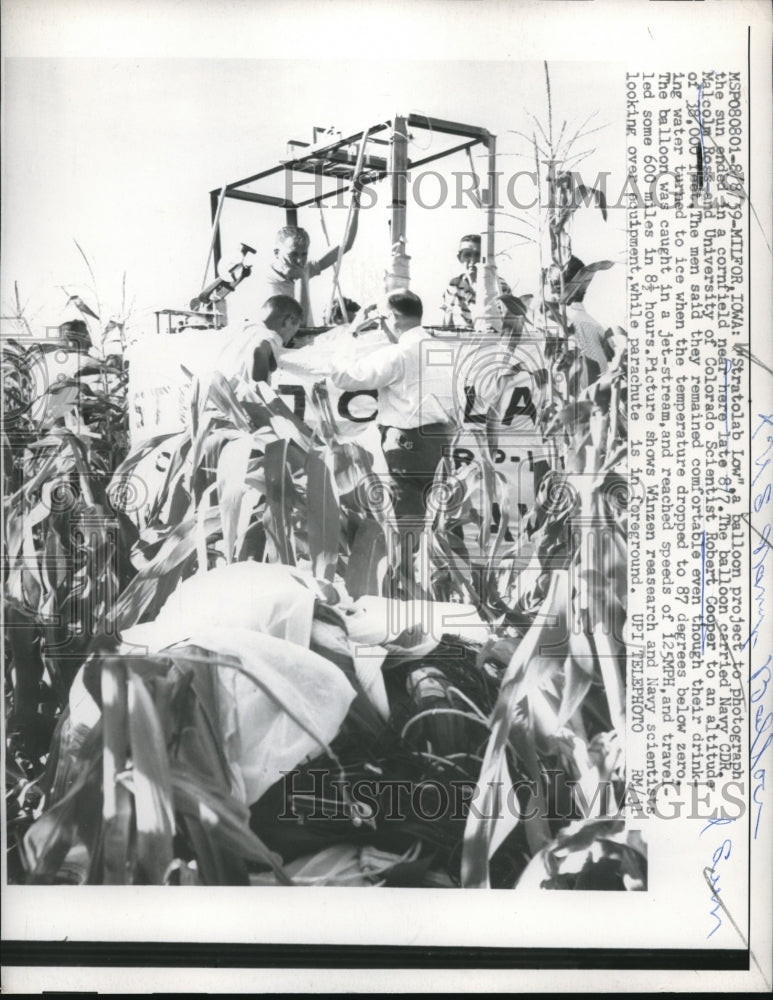 1959 Press Photo Malcom Ross& Robert Cooper with Balloon project StratoLab Low - Historic Images