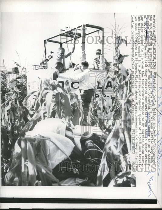 1959 Press Photo Malcom Ross& Robert Cooper with Balloon project StratoLab Low - Historic Images