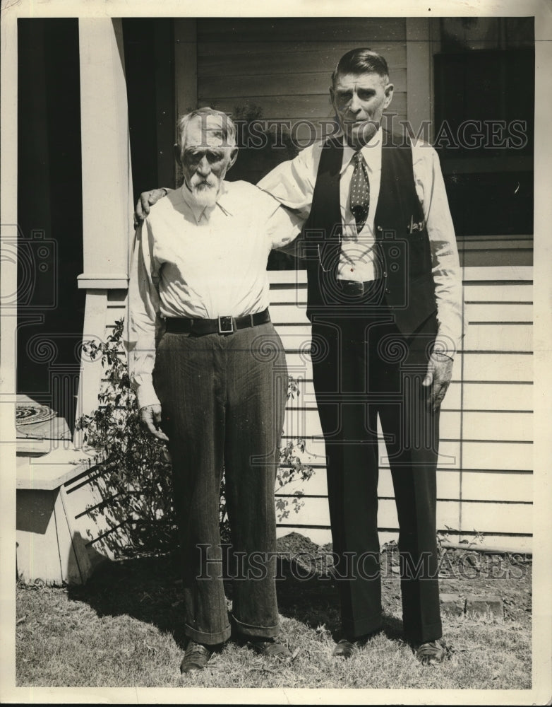 1931 Butler Richmond Stands With James Richmond At Grapevine - Historic Images