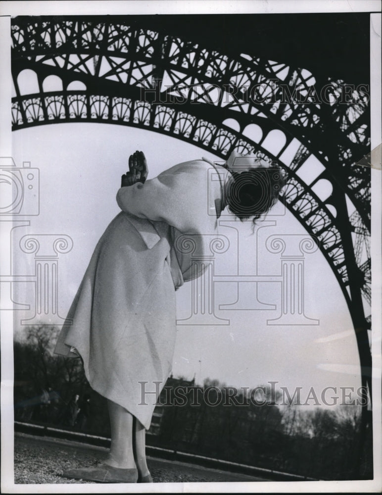 1958 Helen Wood, Miss Australia Looking Up at the Eiffel Tower - Historic Images