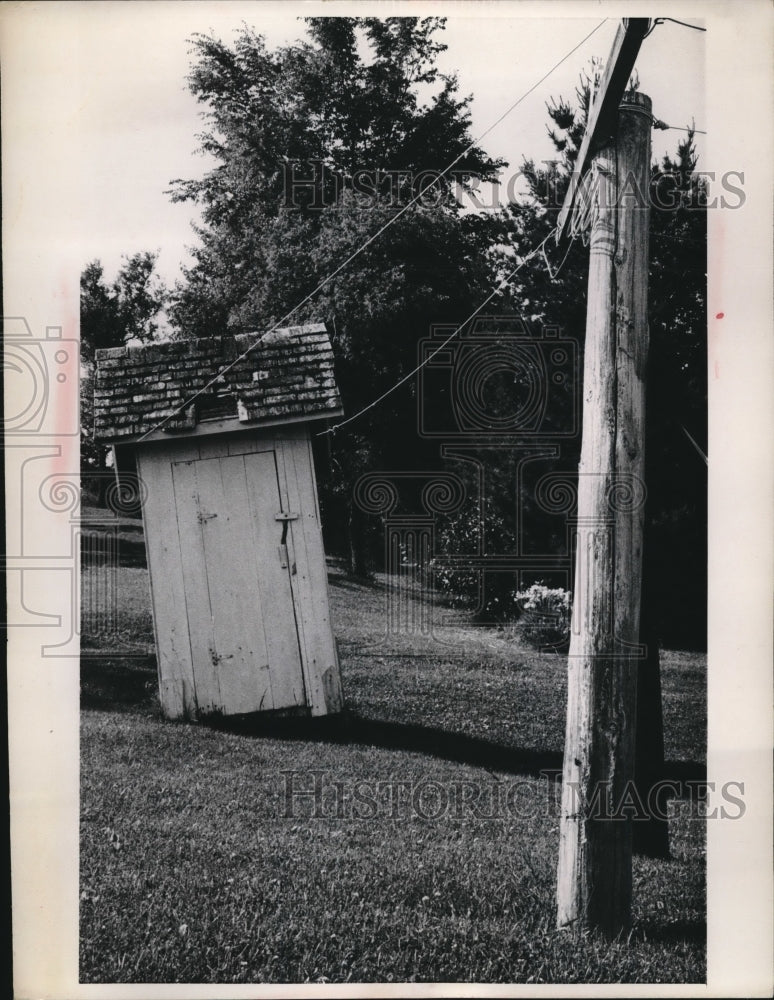 1969 Press Photo Outhouse Used as Clothesline Pole in Woodford Wisconsin-Historic Images