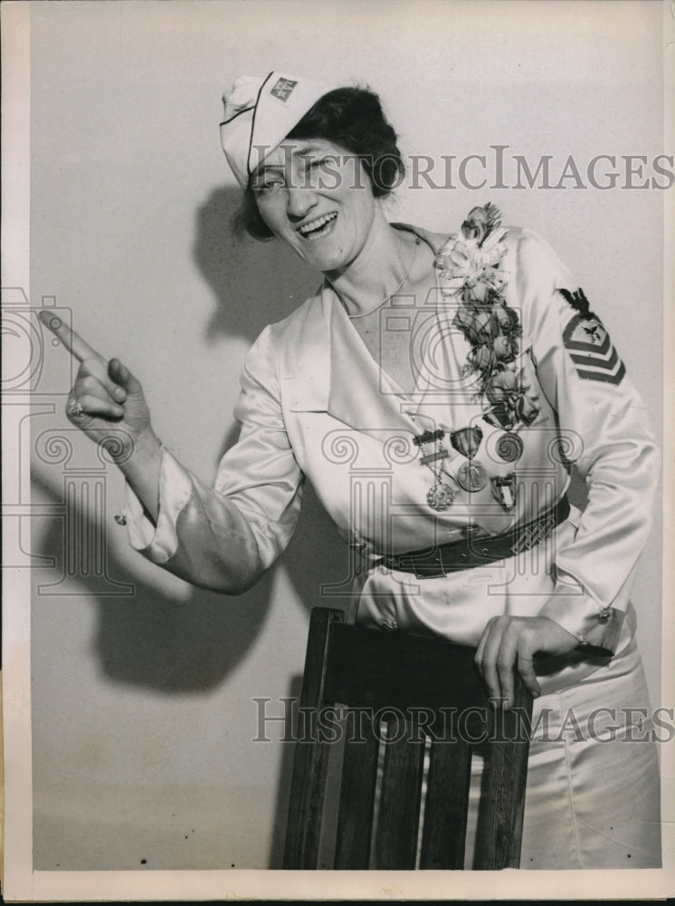 1935 NY lawyer Dorothy Frooks at American Legion Convention - Historic Images