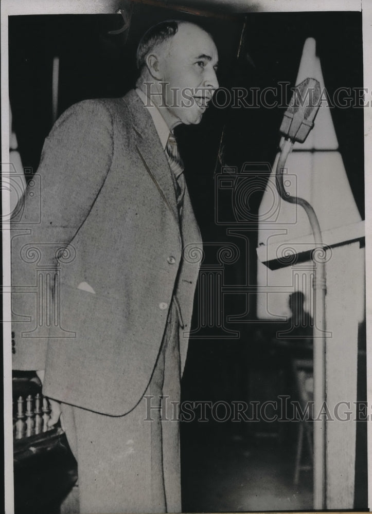 1935 Press Photo Rep Don Fossey Reno County Kansas on Floor of the House - Historic Images