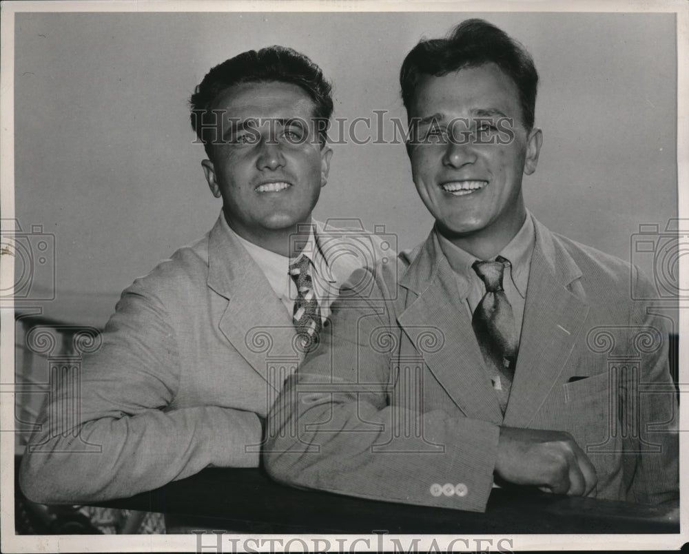 1921 Press Photo Fresh Faced American Workers Not Impressed By Russian Labor - Historic Images