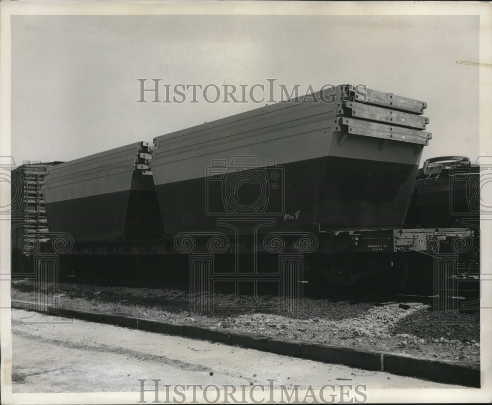 1952 Press Photo Nested section barge as it came into Hampton Rd Port - Historic Images