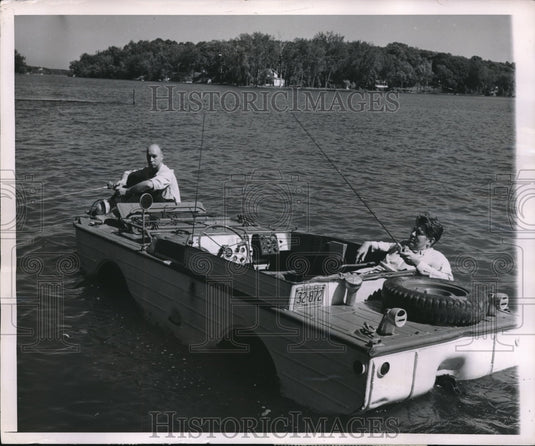 1951 Press Photo Charles Nelony modified surplus army duck - Historic Images