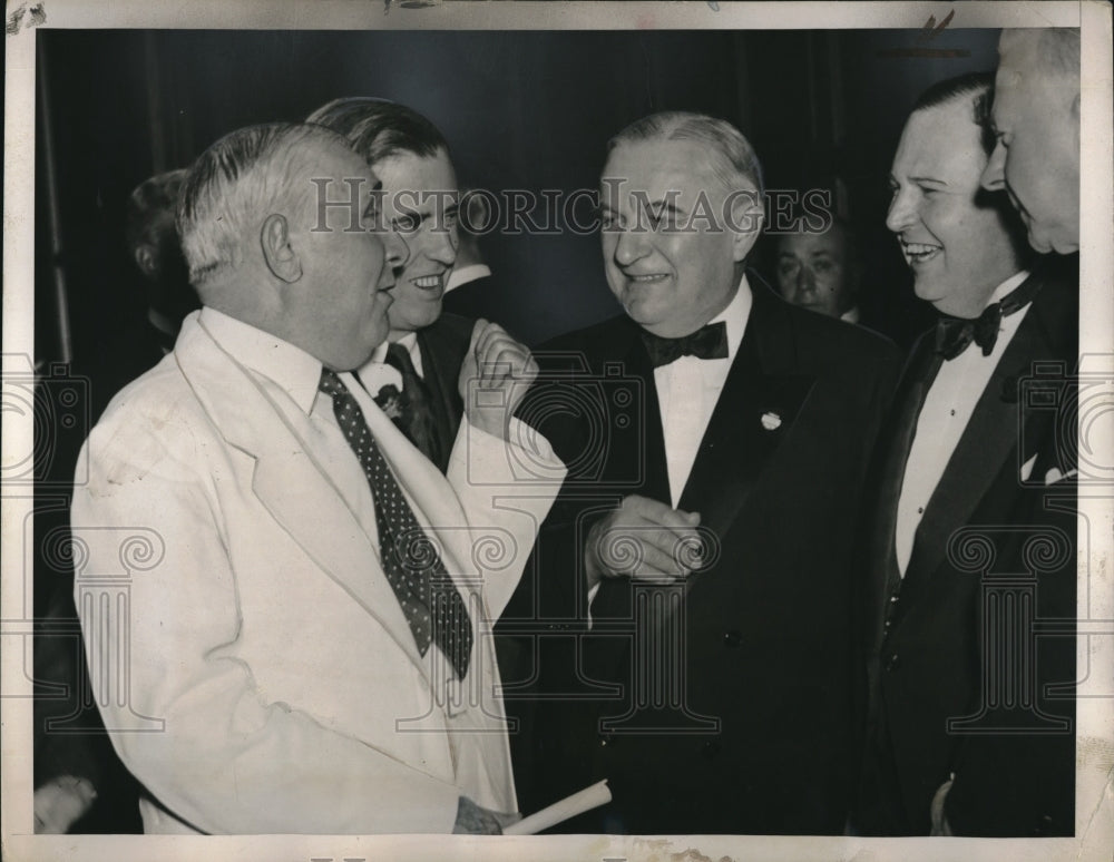 1936 Press Photo Politicians Have Informal Chat At Philadelphia DNC Convention-Historic Images