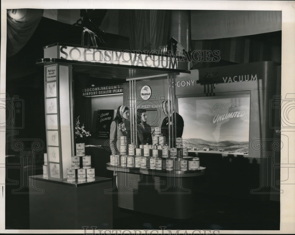 1946 One of the exhibit at the National Aviation Show in Cleveland - Historic Images