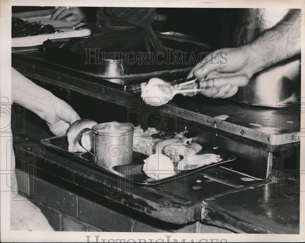 1951 Thanksgiving dinner of patients at Cleveland State Hospital - Historic Images