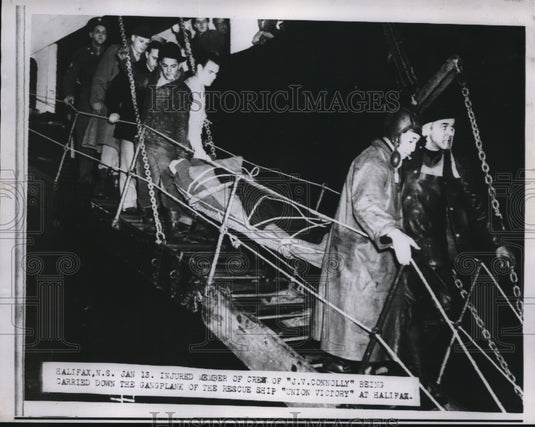 1948 Press Photo Injured members of JV Connolly carried down the rescue ship - Historic Images