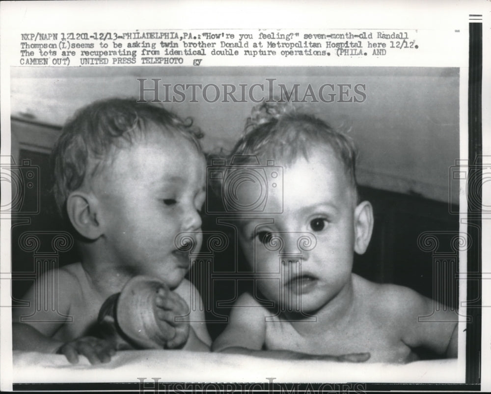 1956 Press Photo Twin brothers Randall and Donald Thompson at Metropolitan Hosp - Historic Images