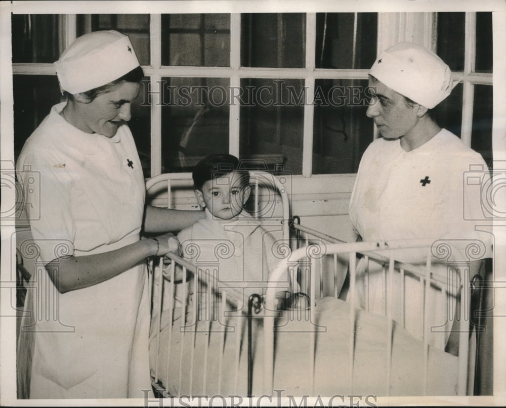 1939 Press Photo Ladies and Boy at School for Nursing in Versailles, France - Historic Images