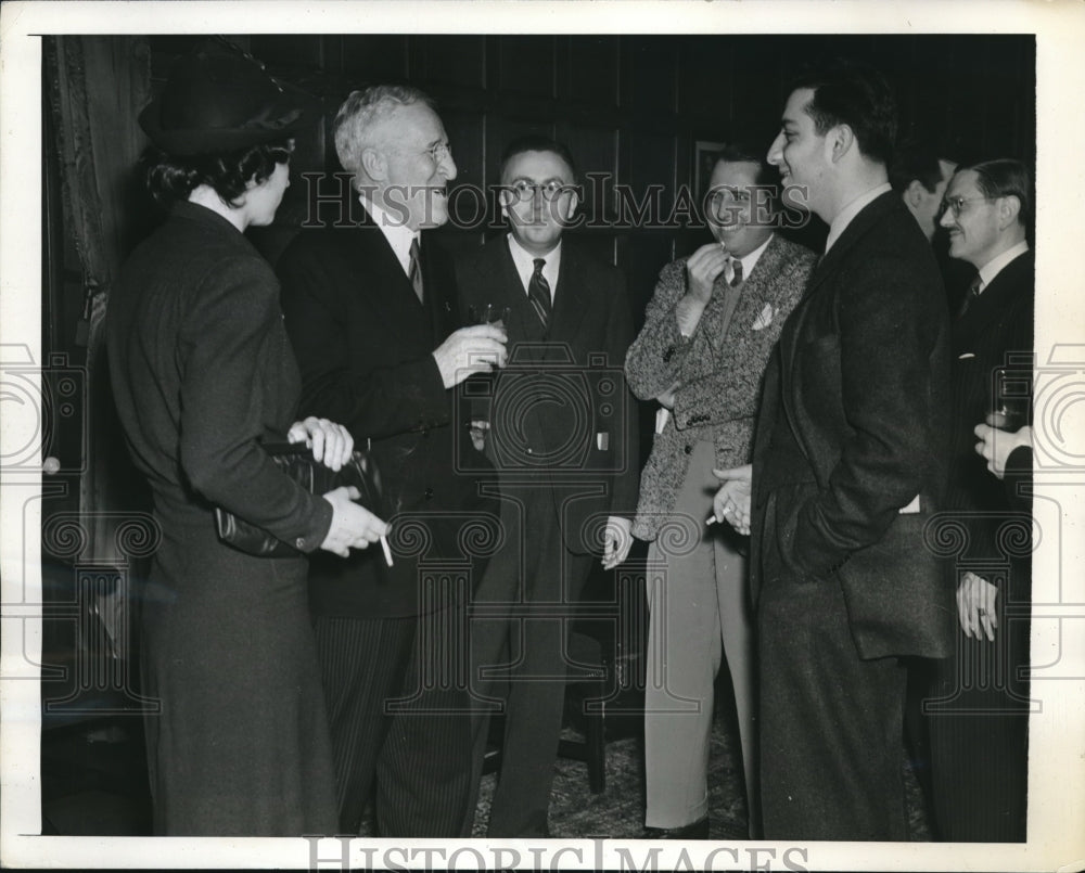 1941 Press Photo New Canadian Minister Leighton McCarthy Meets American Press - Historic Images