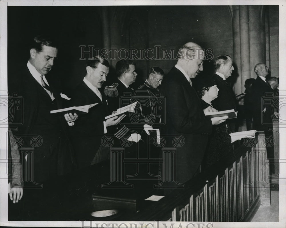 1934 Press Photo American Notables Attend Thanksgiving Rites in Paris, Werlich - Historic Images