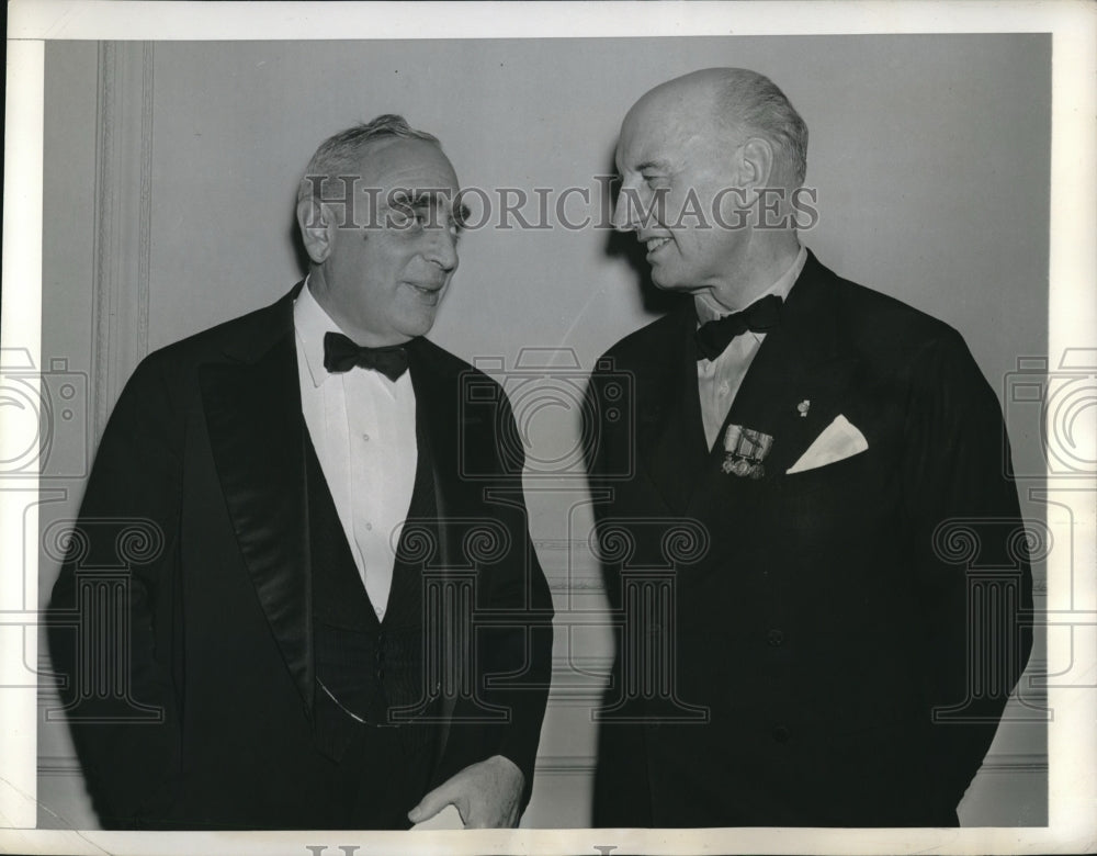 1942 Press Photo Cornell University Physicians Talk About Schick Test At Astor - Historic Images