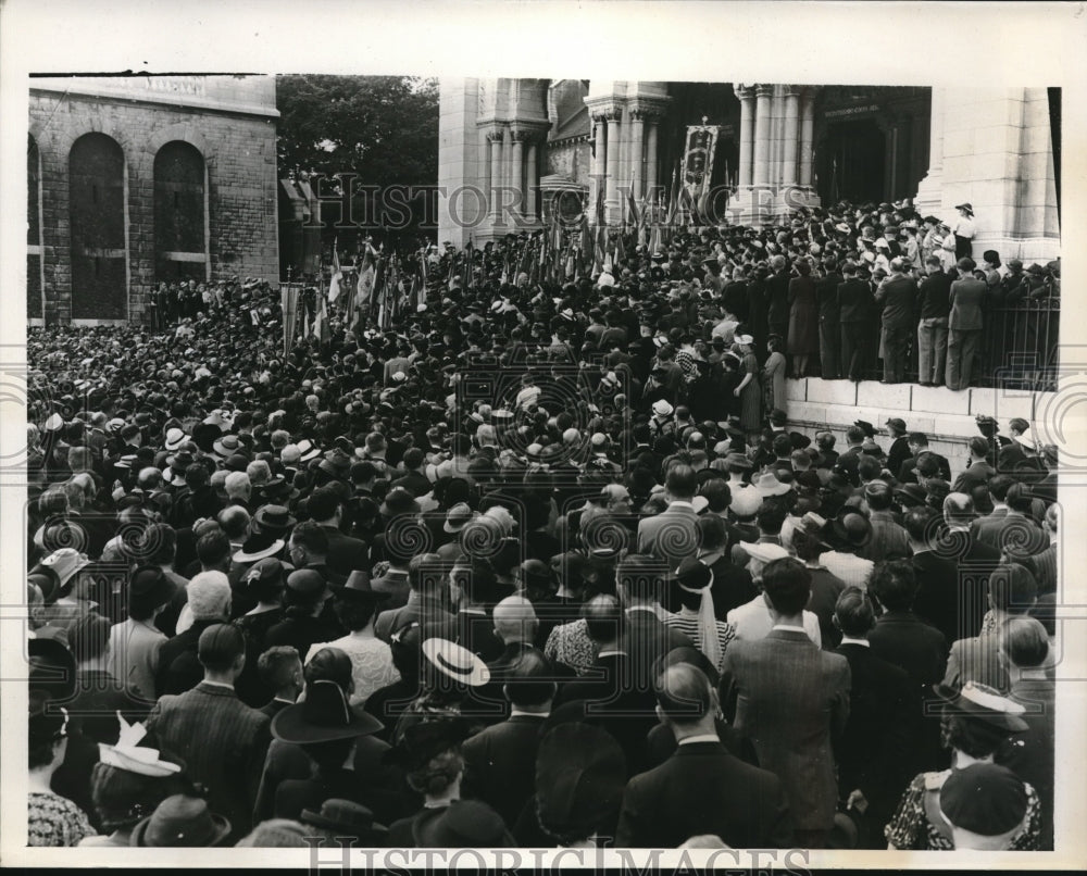 1939 Press Photo Thousands Of Parisians Pray For Peace At Church Of Sacred Heart-Historic Images