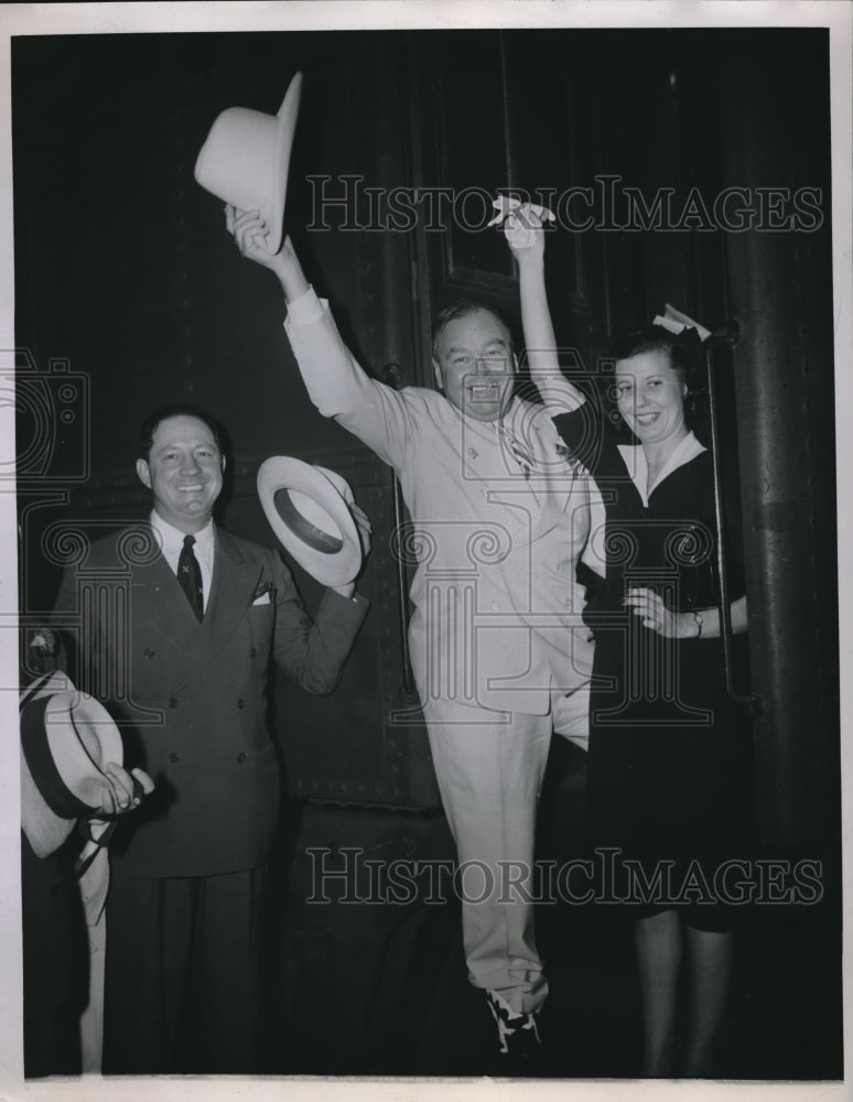 1944 Press Photo Fred McDuee, Miss Madge Leatherman - Historic Images