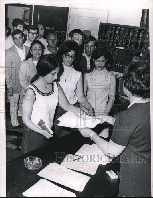 1967 Press Photo Anne Sacks, WRU Student gets application to go to Israel - Historic Images