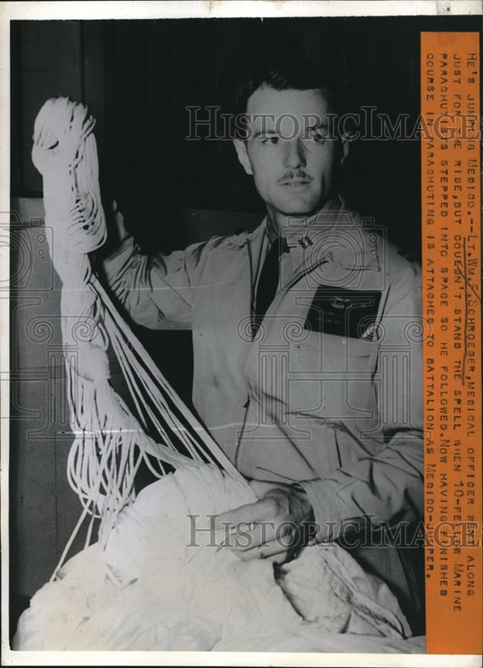 1942 Press Photo Lt. William F. Schroeder, Medical Officer Parachutes - Historic Images