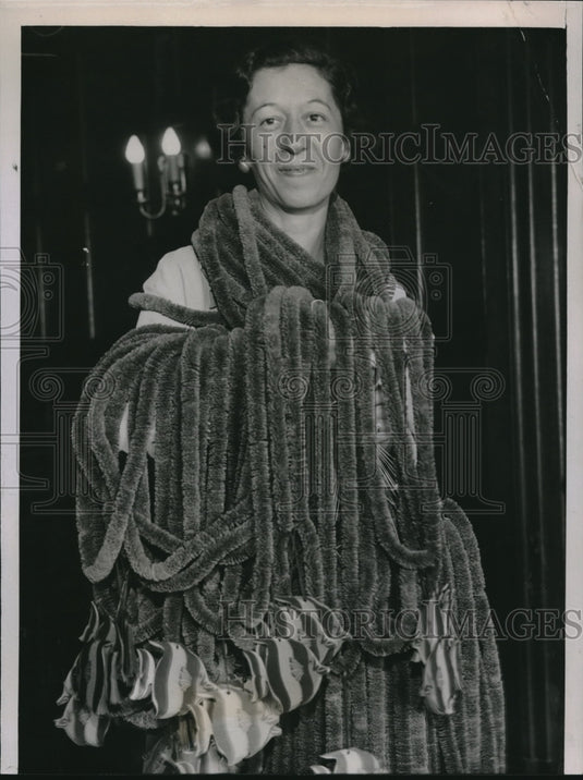 1936 Press Photo Mrs. Richard Wilson PTA Delegate From Honolulu With Leis - Historic Images