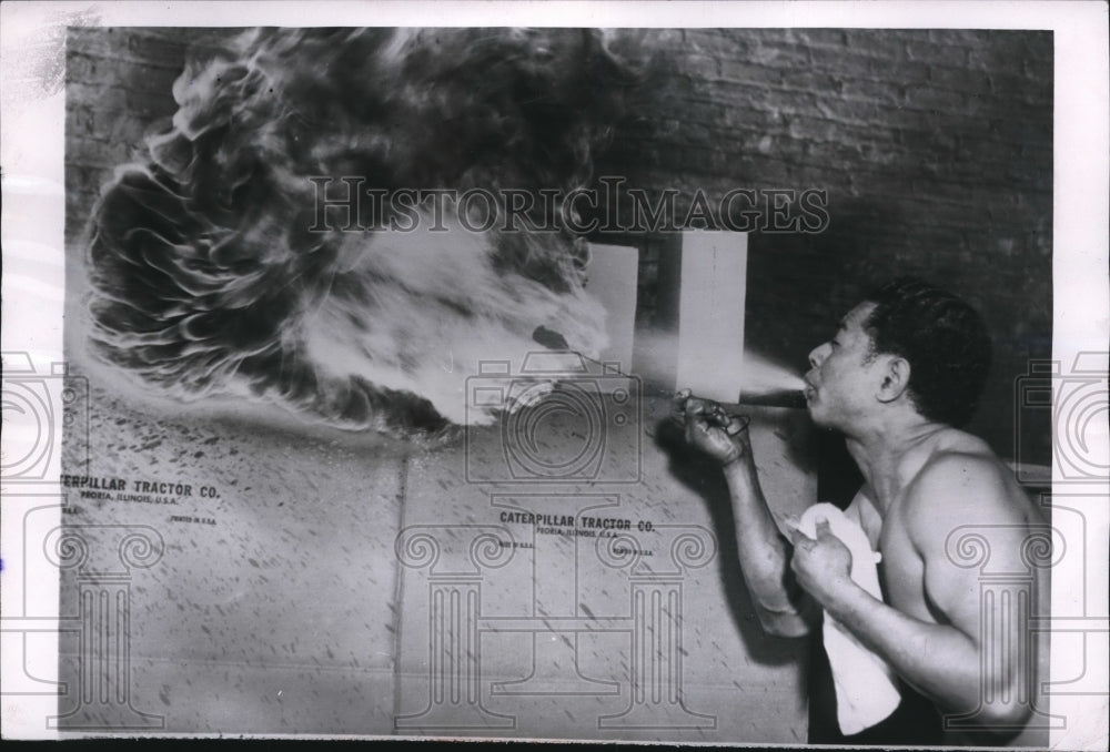 1955 Press Photo Fire Breather Prince Ulualo Tavui of Samoa Working for Print - Historic Images