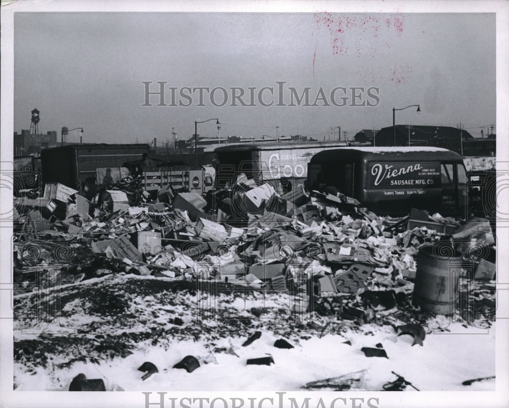 1955 Unloading Trash - Historic Images