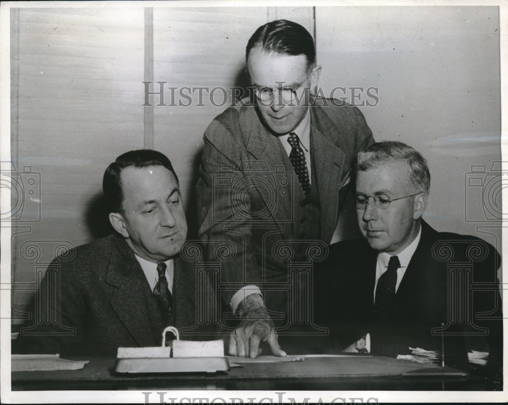 1942 Press Photo San Francisco Ordnance District Price Adjustment Board Meeting - Historic Images