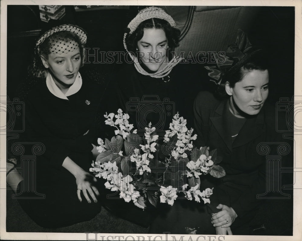 1950 John Thayer William Evans And Francis Squire Wives At Funeral - Historic Images