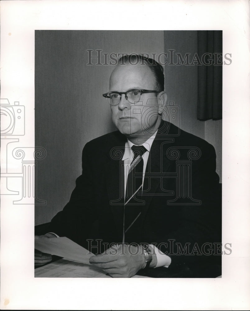 1955 Press Photo Edward Morrison, Highland View Hospital Personnel Director - Historic Images