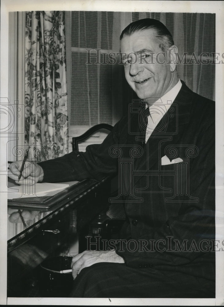 1941 John Coates New Zealand Prime Minister Sits At Desk - Historic Images