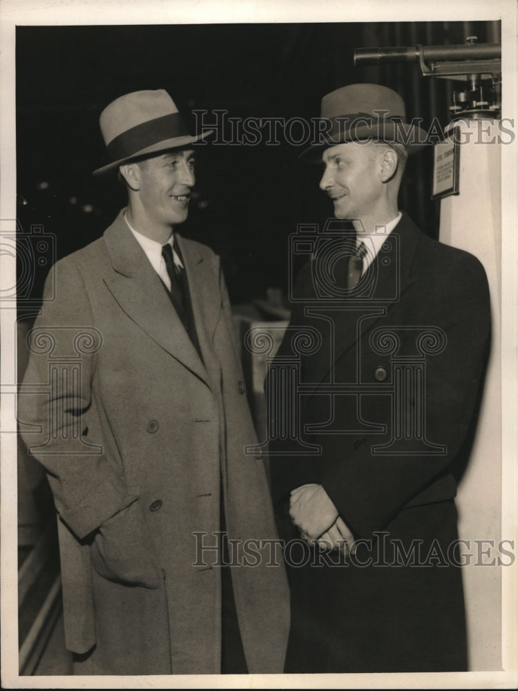 1934 Press Photo Prof. Barnes with Assissant Instructor W.J. Hothie - Historic Images