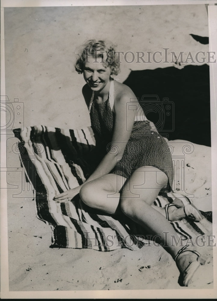 1936 Press Photo Mrs OW Clifton Vacationing in Miami Beach - Historic Images