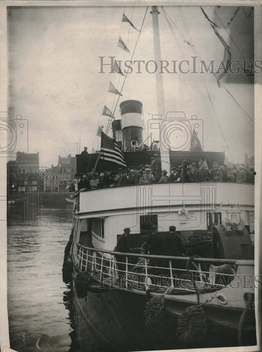 1927 American Legion Members On Boat Arrive In France For Convention - Historic Images