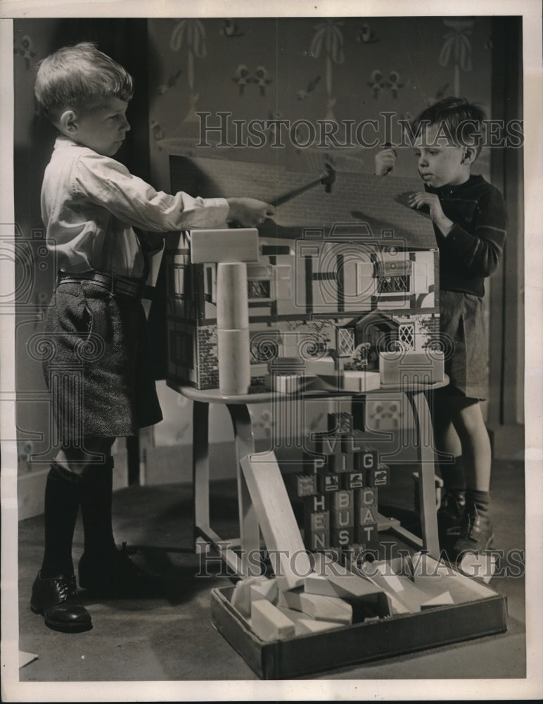 1939 Press Photo Martin Merta &amp; George Jiranek Building House with Blocks - Historic Images