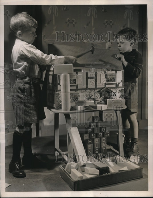 1939 Press Photo Martin Merta & George Jiranek Building House with Blocks - Historic Images