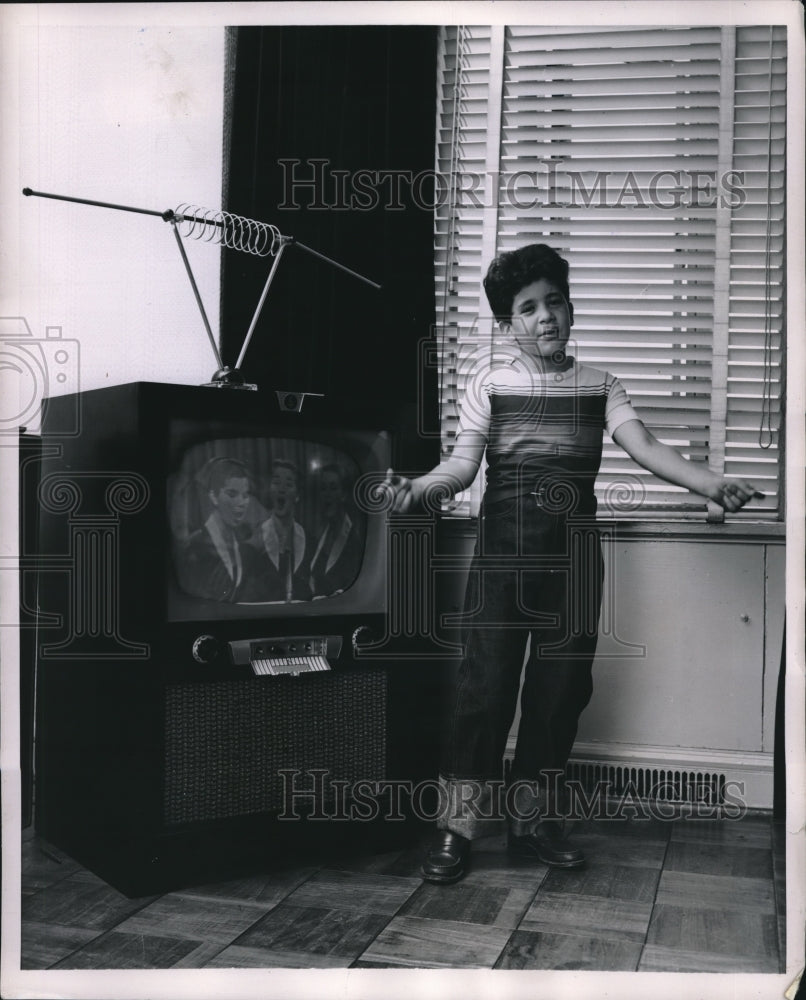 1953 Press Photo Brucie Singing dramatic lessons - Historic Images