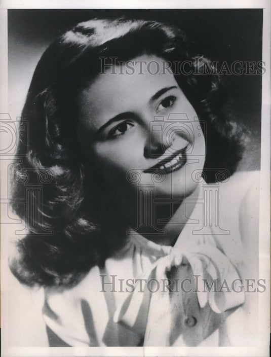 1947 Press Photo Helen Nylen Pretty Annapolis Naval Academy Color Girl - Historic Images