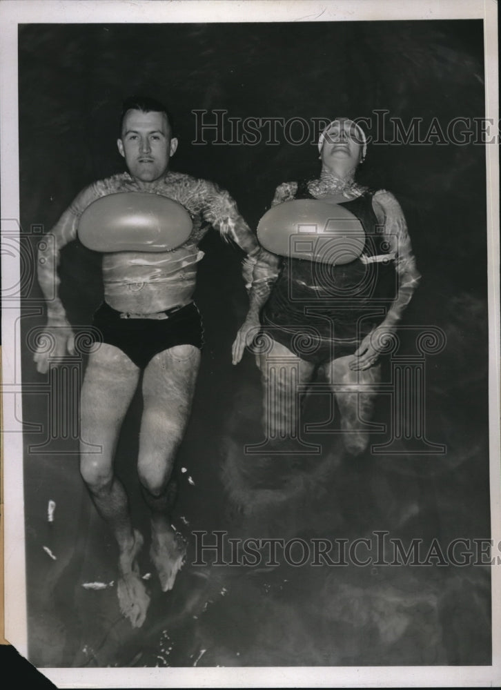 1938 Press Photo life preservers made by Clarence McGuire tested in L.A. - Historic Images