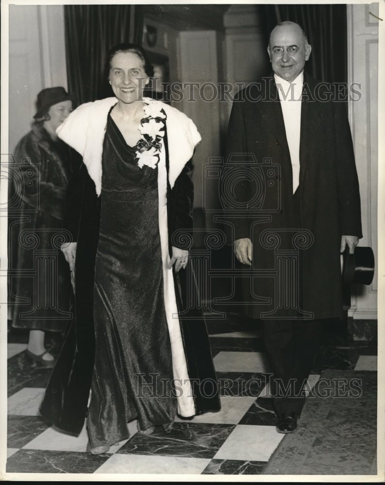 1938 Stanley Reed Supreme Court Justice With Wife At Mayflower Hotel - Historic Images