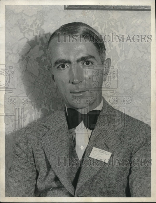 1930 Press Photo C.C. Camell Co-Publisher Of Book Stares At Camera - Historic Images