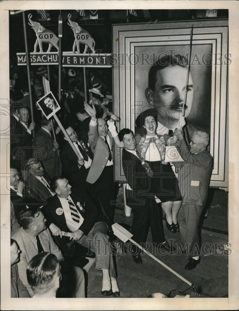 1940 Press Photo JC Reineri Demonstrates Enthusiasm For Thomas Dewey At RNC - Historic Images