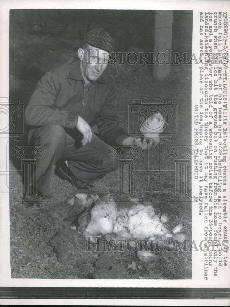 1957 Press Photo St Louis Willie Reischling Ice Storm Home Damage - Historic Images