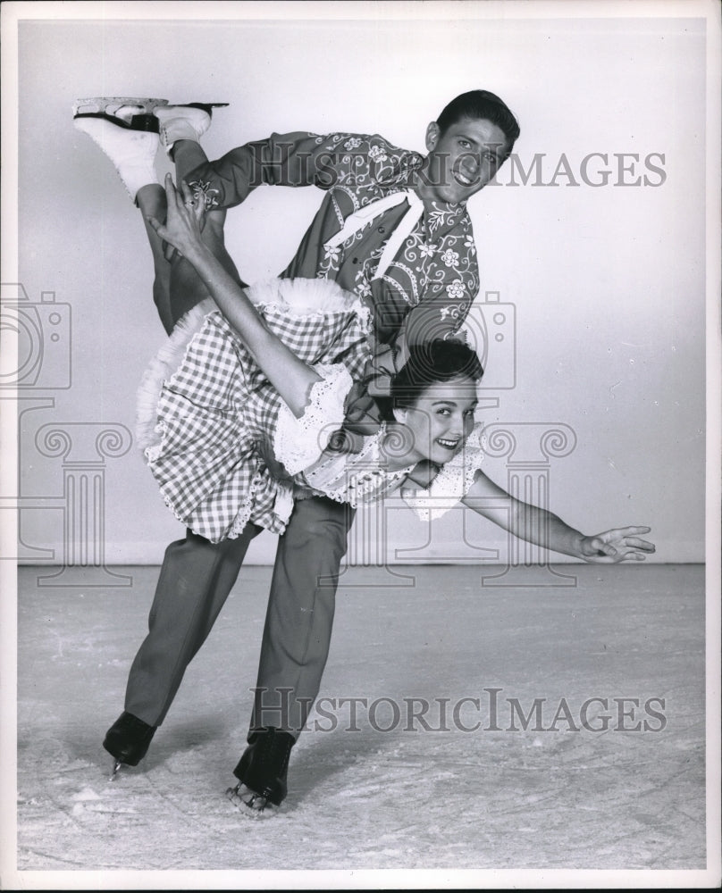 1956 Press Photo Richard Dwyer And Georgiana Sutton Ice Skater Follies Stars - Historic Images