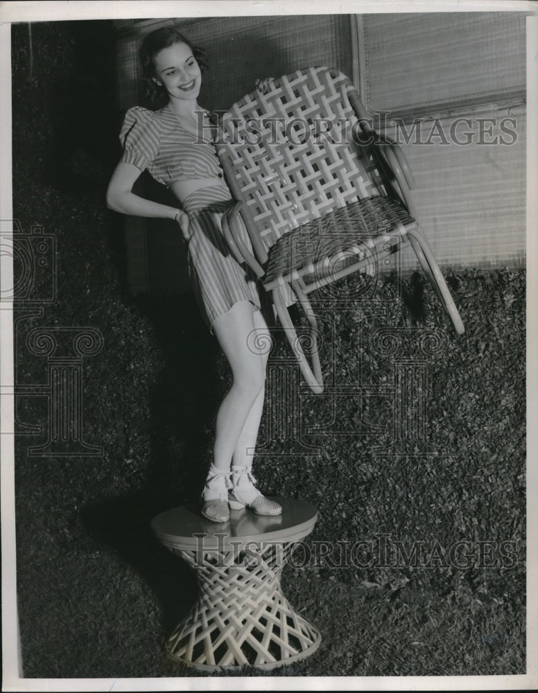 1940 Press Photo Pretty Model Francis Douthitt Displays Plastic Lawn Furniture - Historic Images