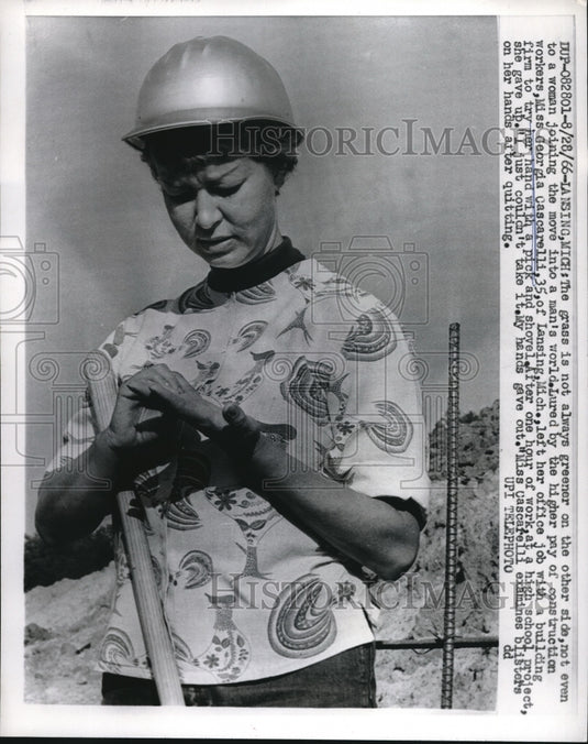 1966 Georgia Cascarelli Proof Women Can't Cut It In Construction - Historic Images